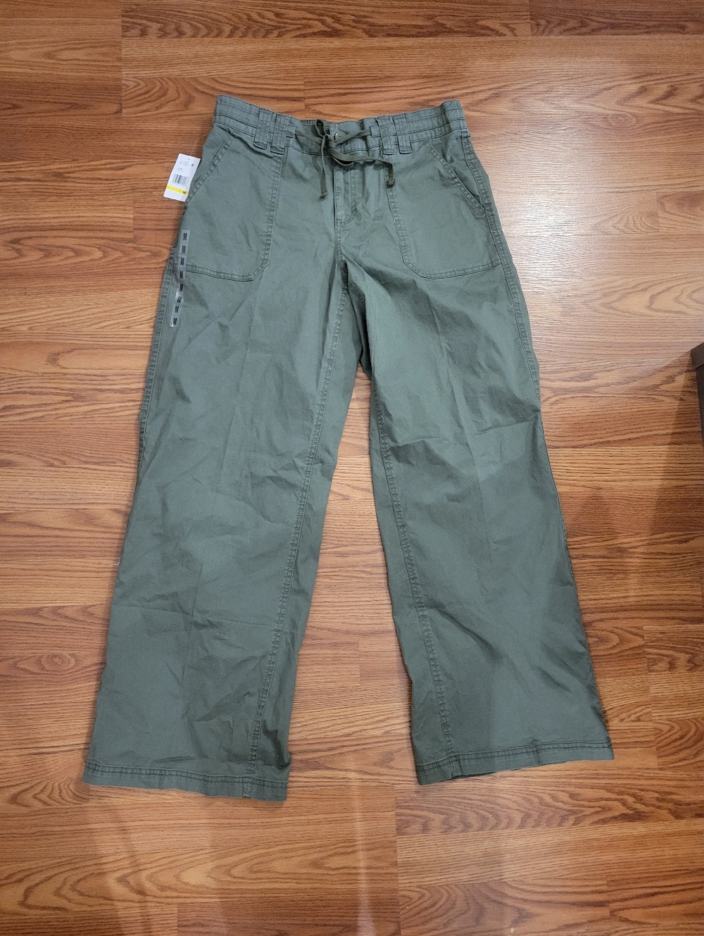 Women's Olive Green Low Rise Cargo Pants with Utility Pockets - Picture 4 of 11